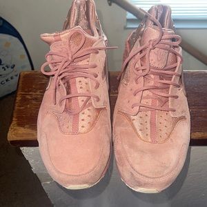 Used Nike huaraches